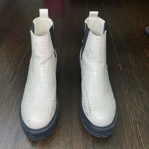 Steve Madden white Boots